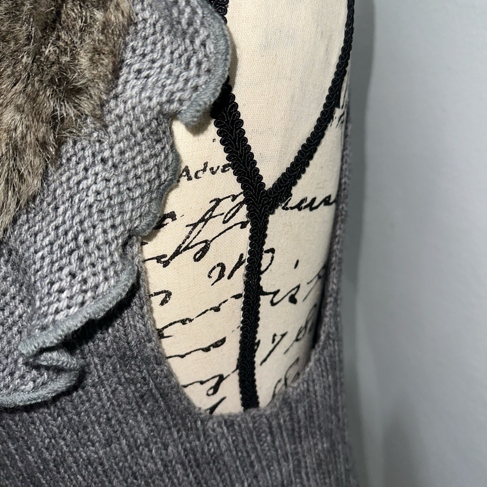 Sioni Gray Knit Cardigan with Faux Fur Collar - Picture 8 of 15